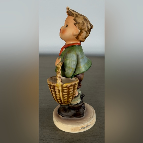 Hummel, Village Boy. Antique.  In excellent condition.  Hummel figure #51/2/0. - Picture 3 of 6